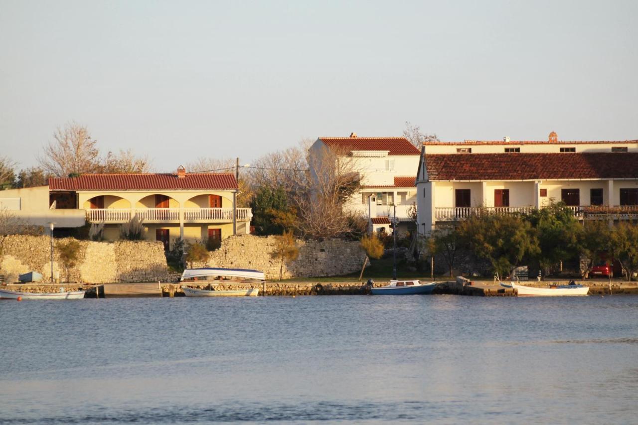 And With Parking Space Nin, Zadar - 5805 Guest house 3*